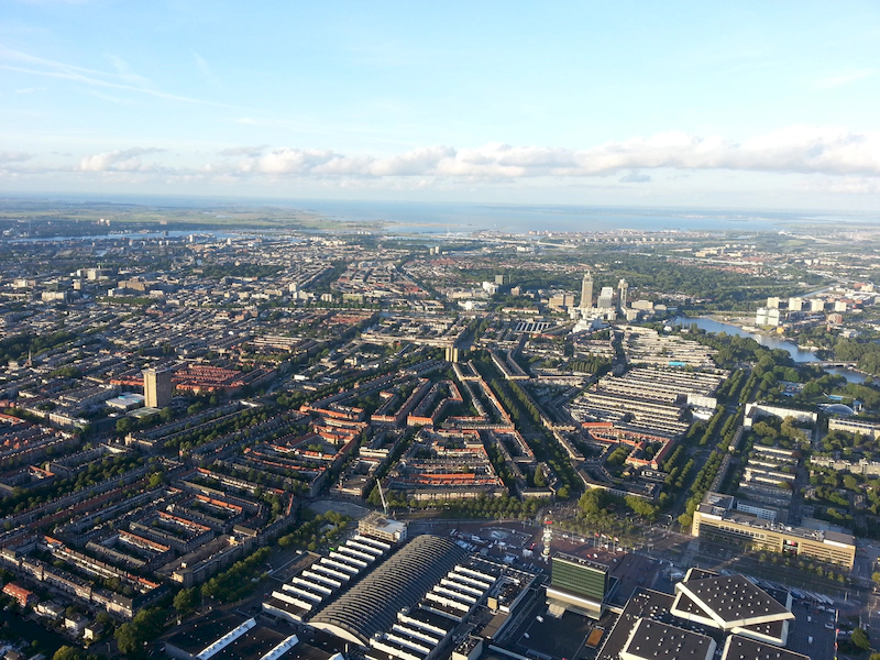 Ballonvaart boven Amsterdam met 4CB Ballonvaarten – uitzicht over grachten en skyline