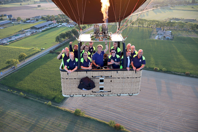 Ballonvaart bij Bemmel in Lingewaard met uitzicht over dijken en rivierengebied
