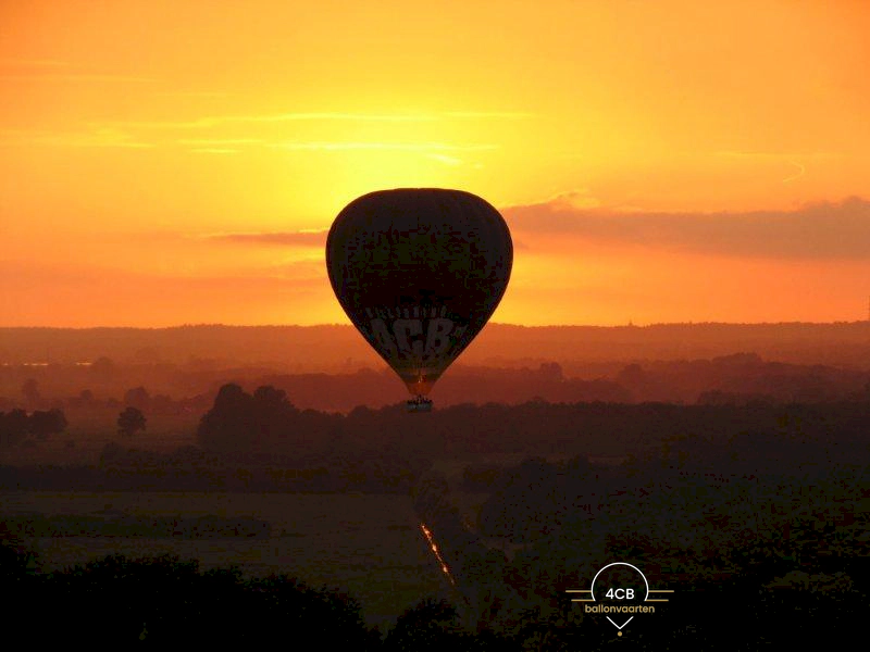 Het weer speelt een grote rol bij ballonvaren. Ontdek wanneer een ballonvaart doorgaat en wat het verschil is tussen een privé en een reguliere ballonvaart.