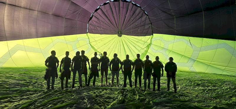 Teamuitje met ballonvaart bij Didam en Zevenaar tijdens briefing bij de luchtballon