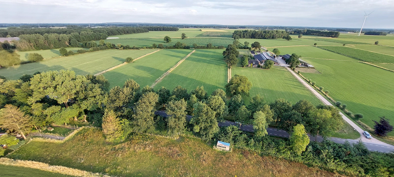 Ballonvaart boven Almelo met 4CB Ballonvaarten – uitzicht over Twente en het groene landschap